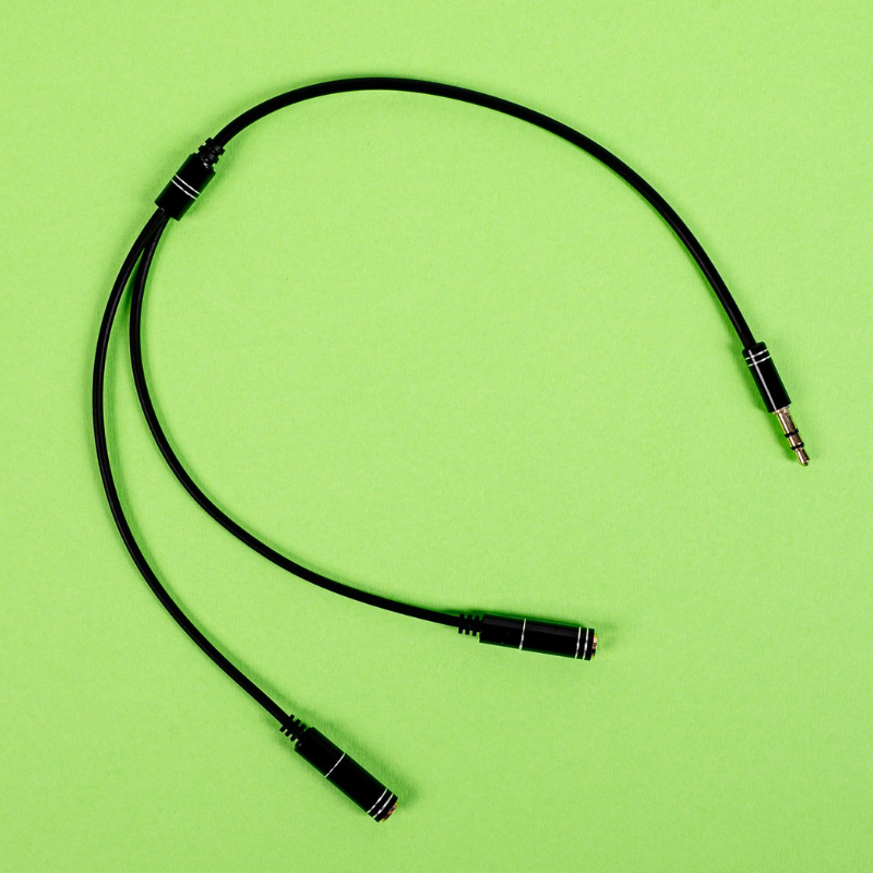 Gizzu 3-Pole Audio Splitter Cable - Black - Black