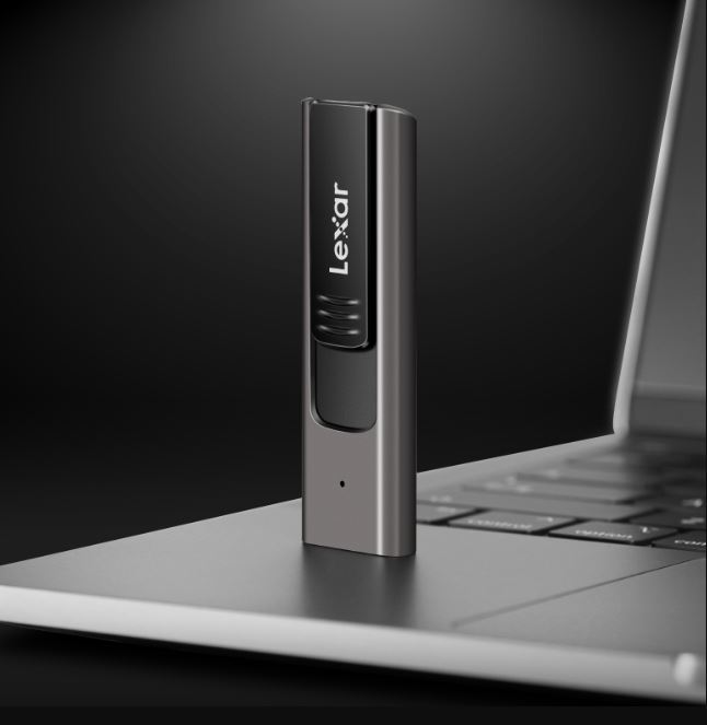 Lexar_Jump_Drive_M900_sold_by_Technomobi