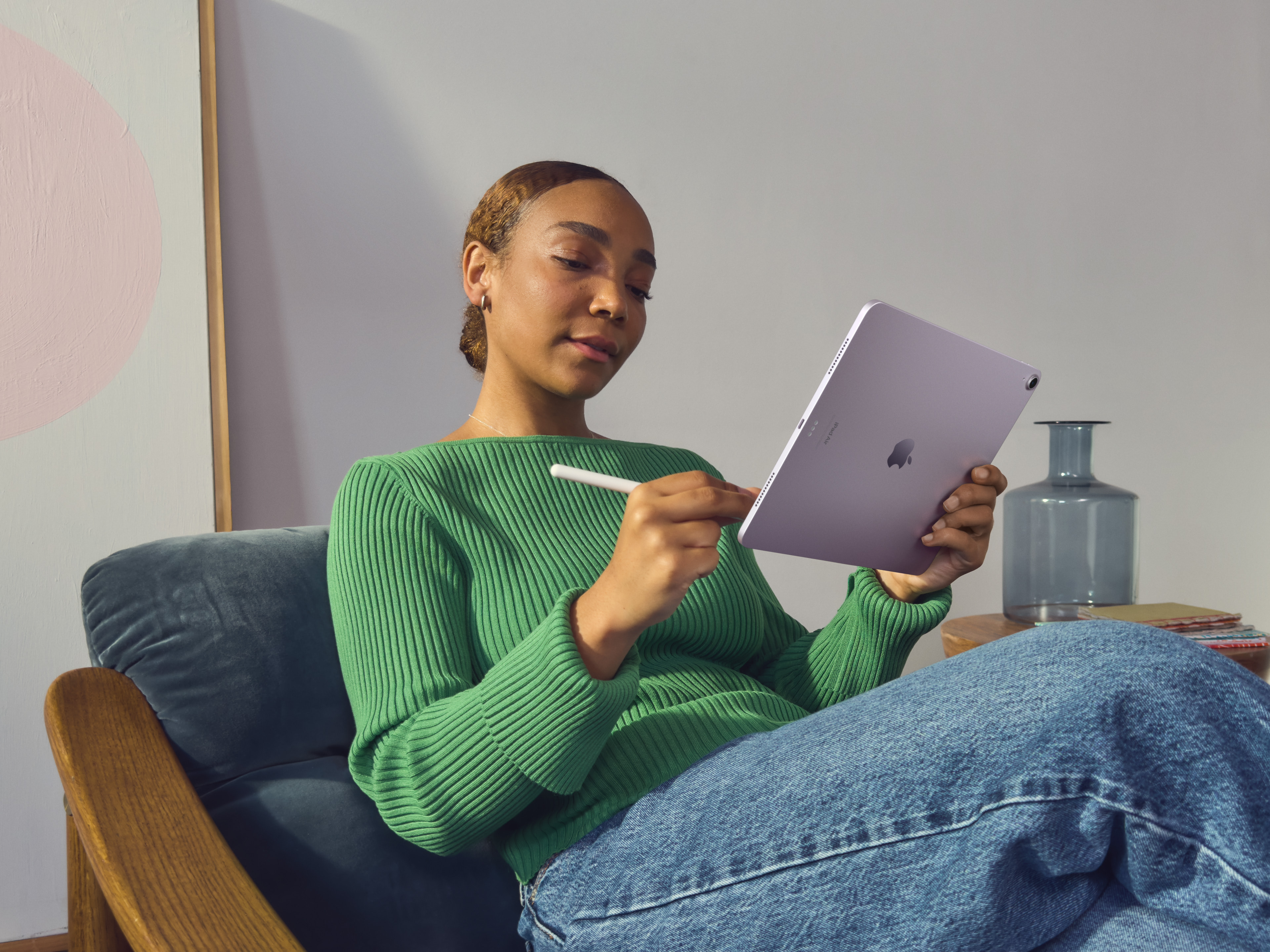 Apple-iPad-Air-lifestyle-240507
